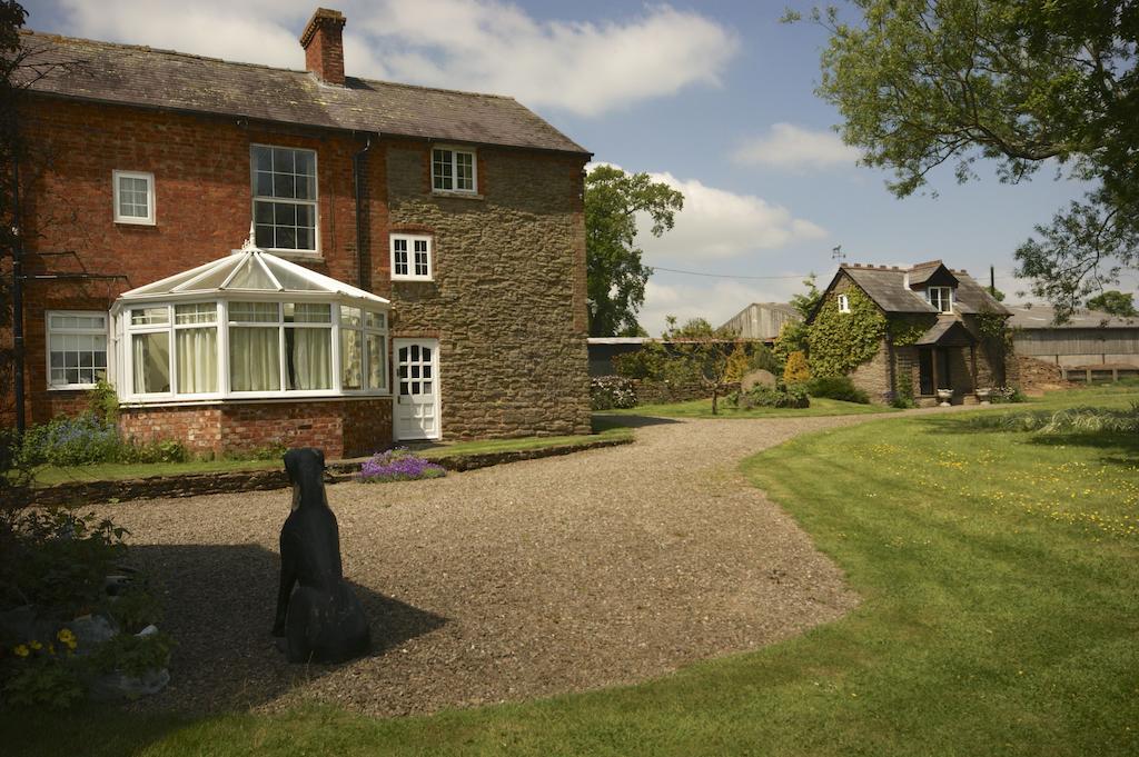 Hills Farm Bed & Breakfast Leominster Exterior photo